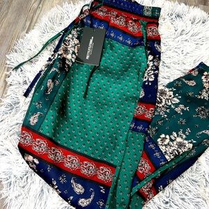 Pretty Little thing Paisley cigarette trousers US10